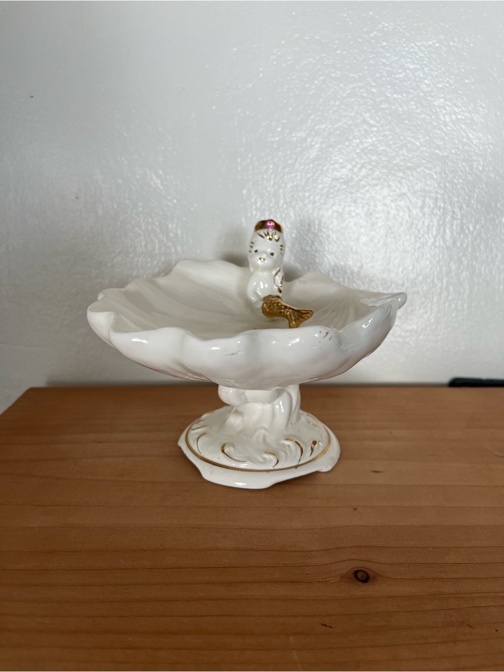 Vintage Mermaid White and Gold Shell